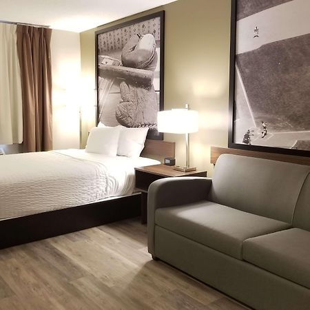 Super 8 By Wyndham Winnipeg West Bagian luar foto