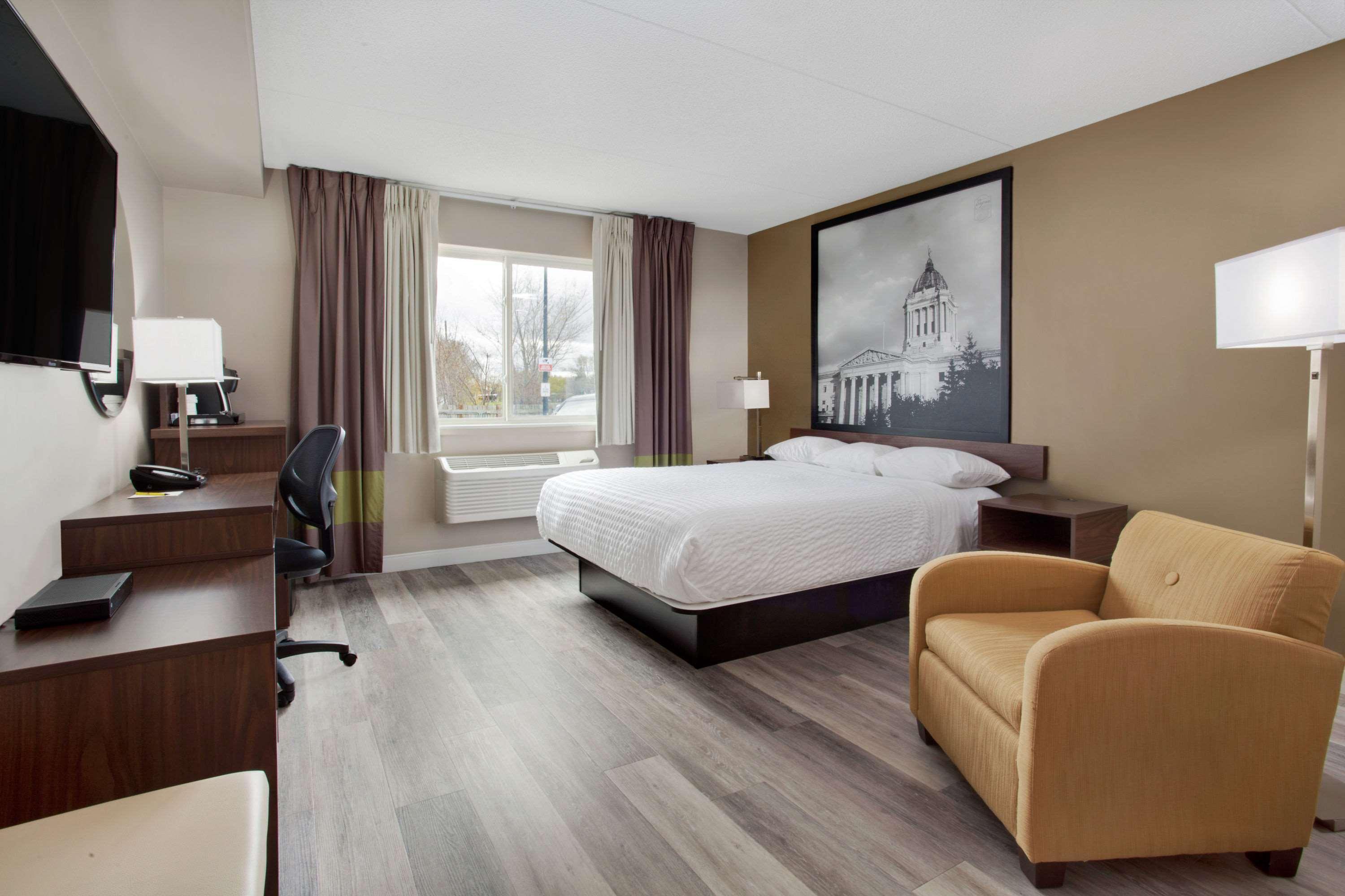Super 8 By Wyndham Winnipeg West Bagian luar foto