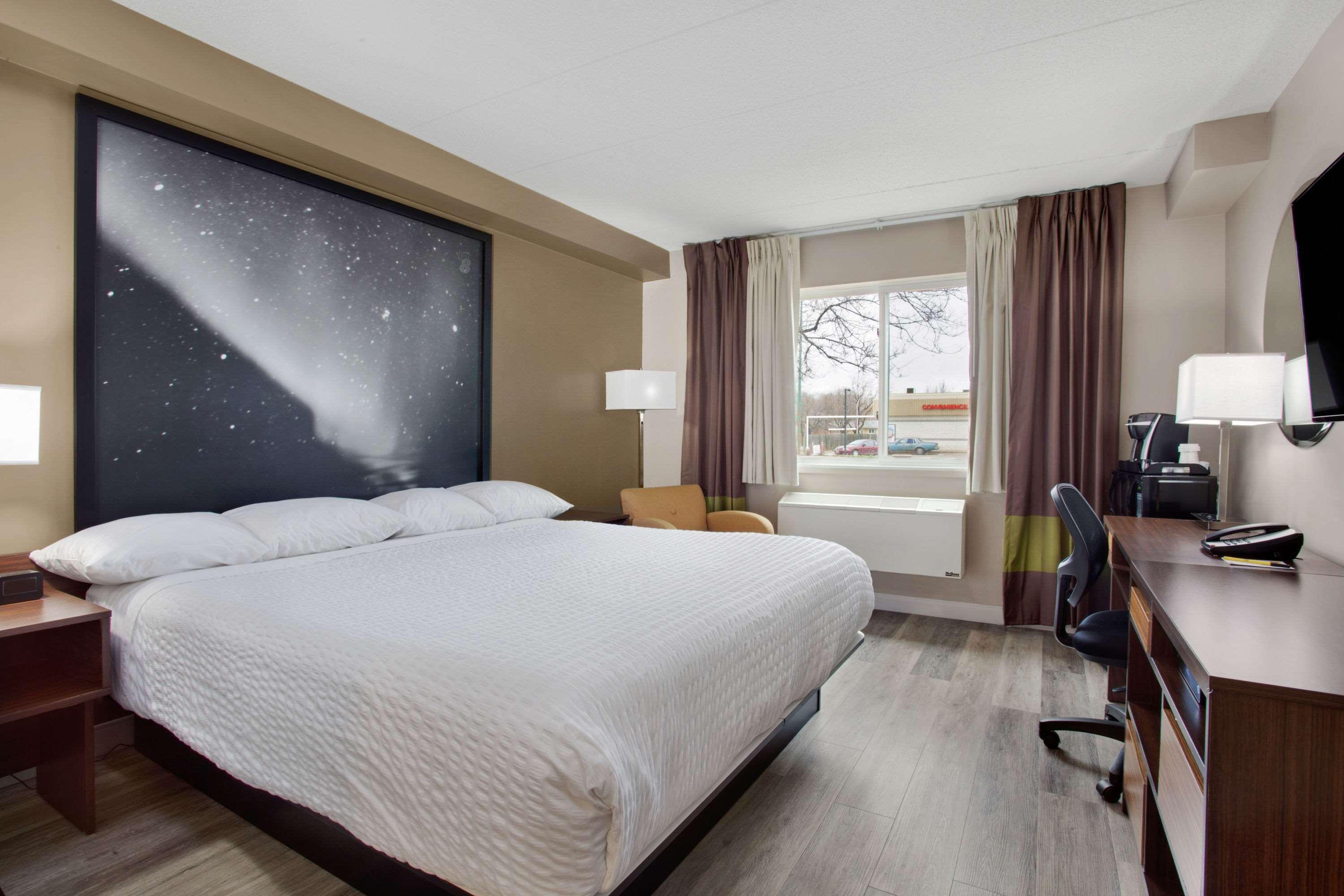 Super 8 By Wyndham Winnipeg West Bagian luar foto