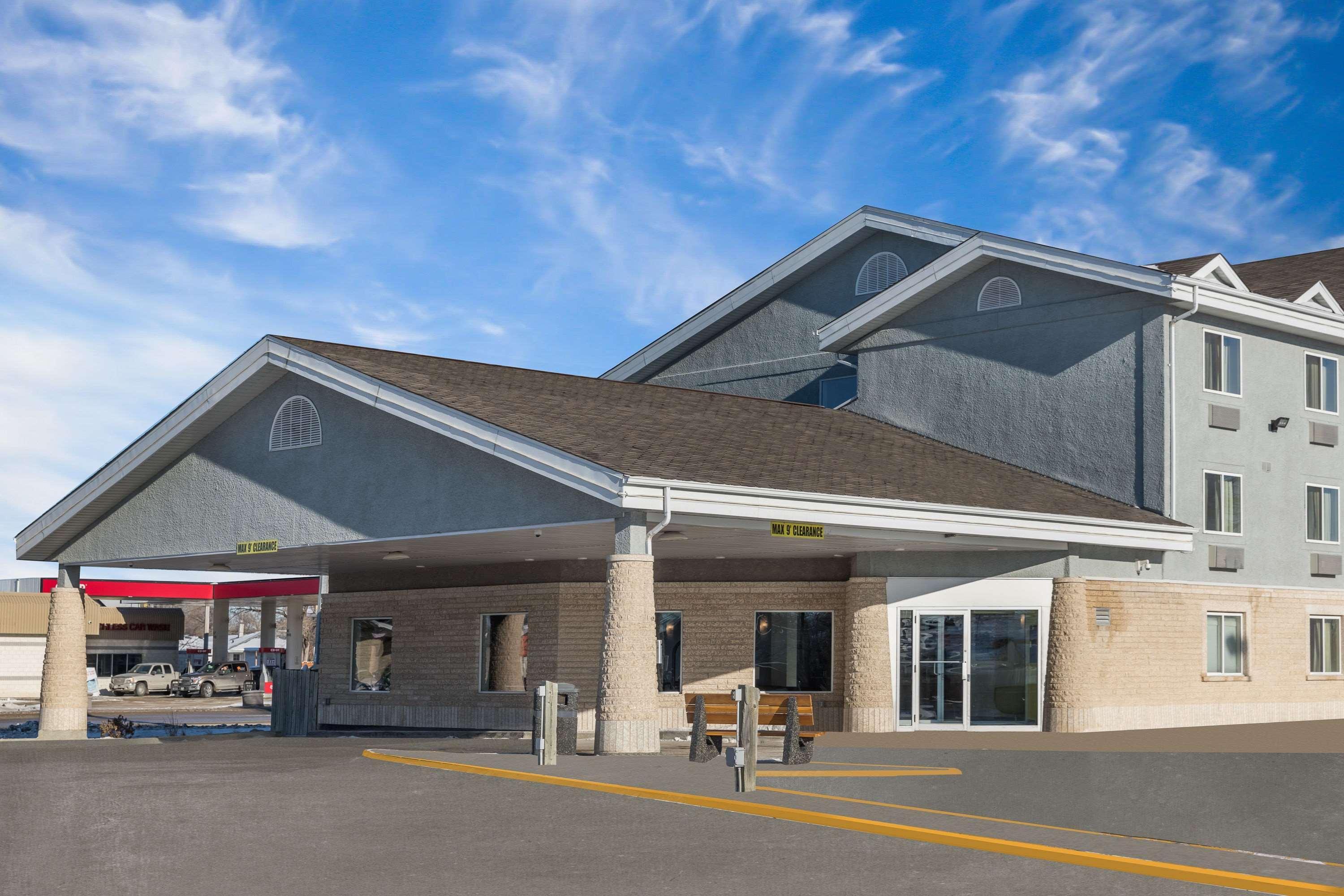 Super 8 By Wyndham Winnipeg West Bagian luar foto