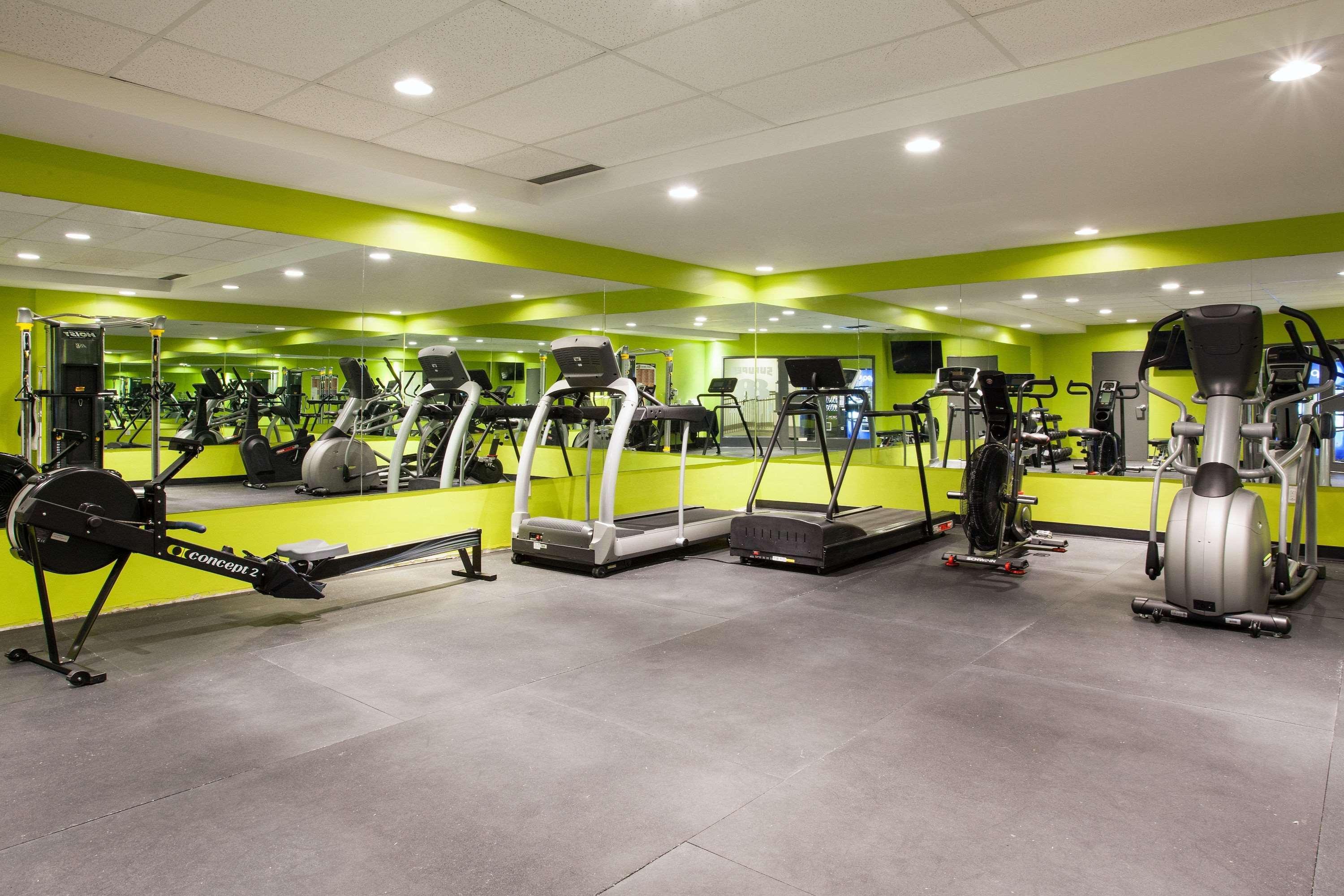Super 8 By Wyndham Winnipeg West Bagian luar foto
