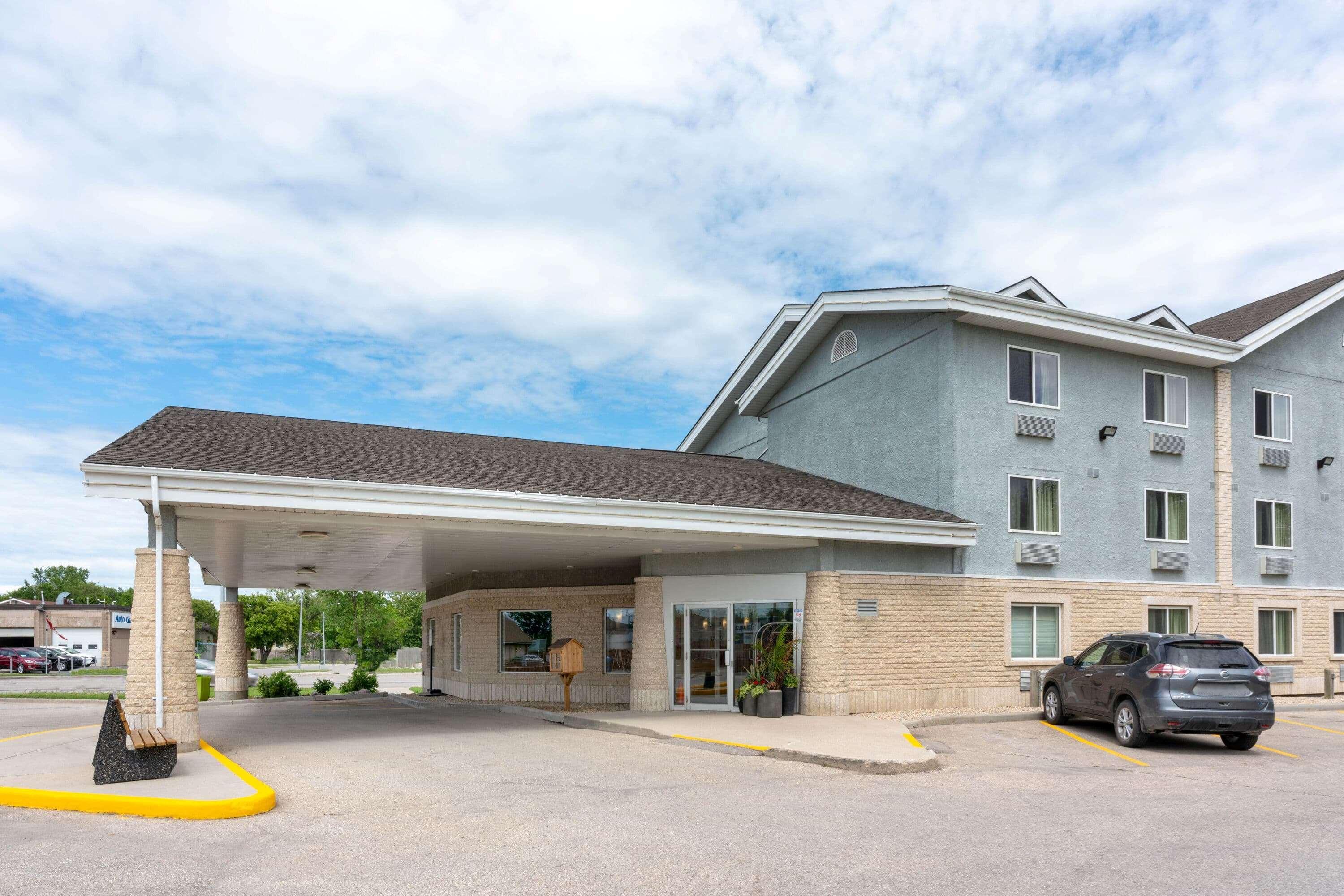 Super 8 By Wyndham Winnipeg West Bagian luar foto