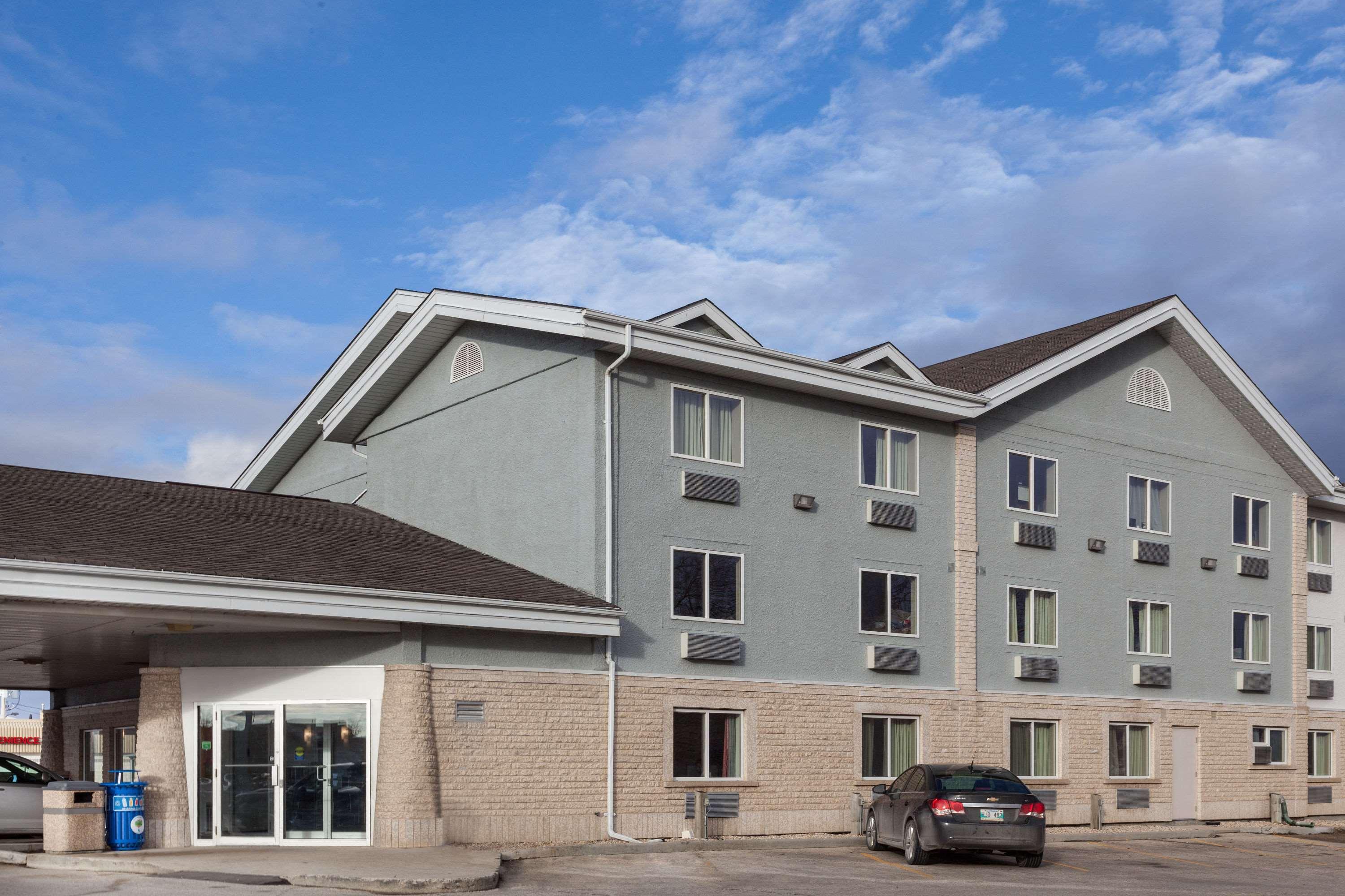 Super 8 By Wyndham Winnipeg West Bagian luar foto