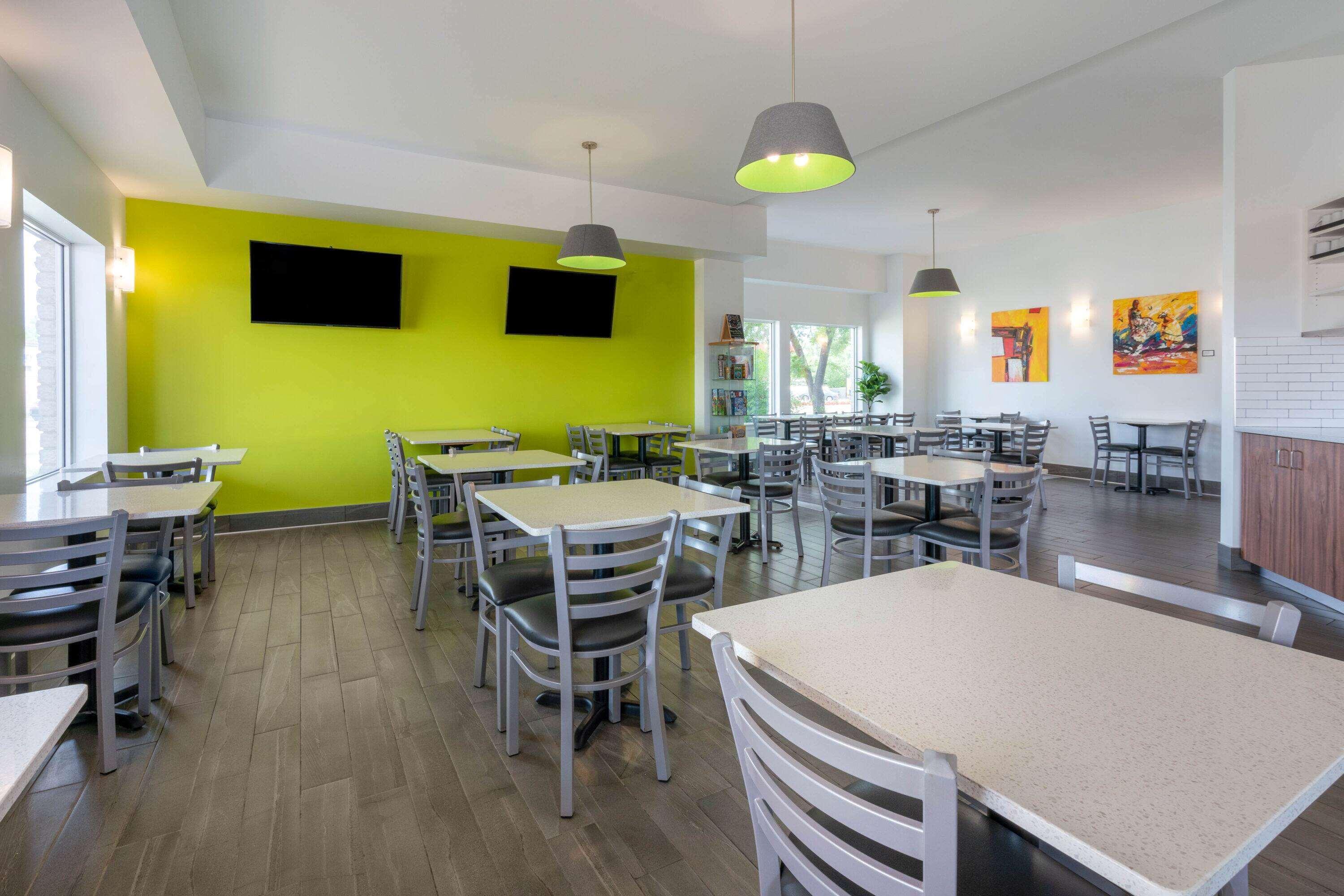 Super 8 By Wyndham Winnipeg West Bagian luar foto