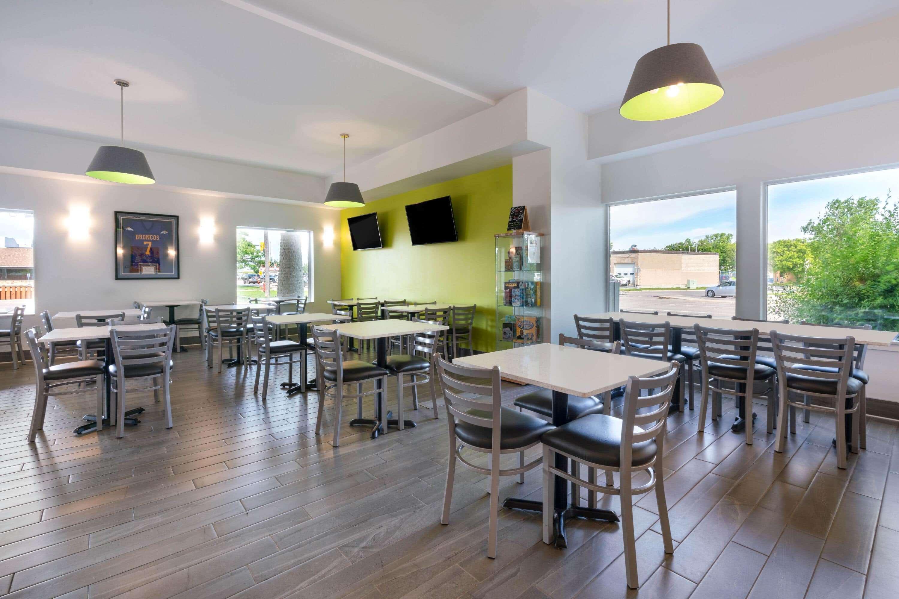 Super 8 By Wyndham Winnipeg West Bagian luar foto