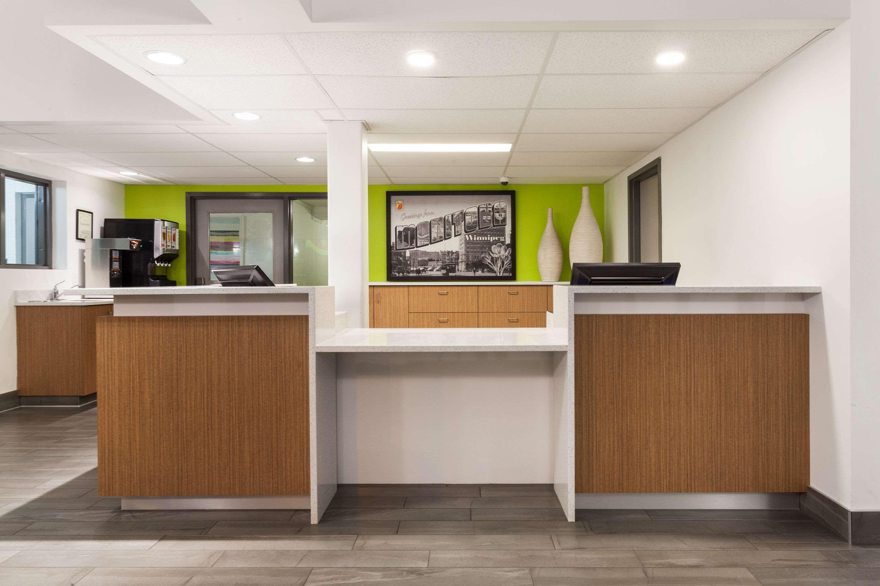 Super 8 By Wyndham Winnipeg West Bagian luar foto