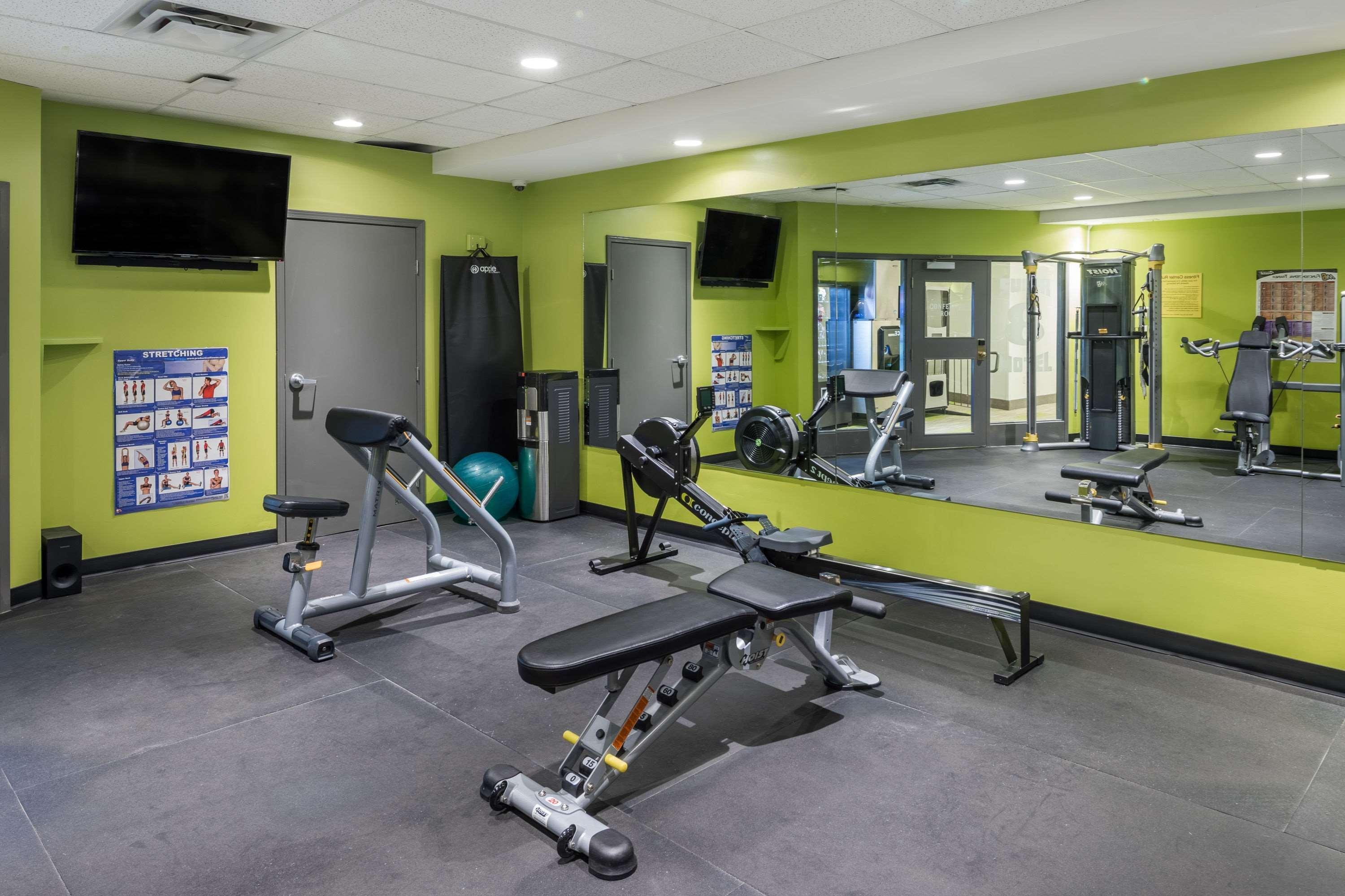 Super 8 By Wyndham Winnipeg West Bagian luar foto