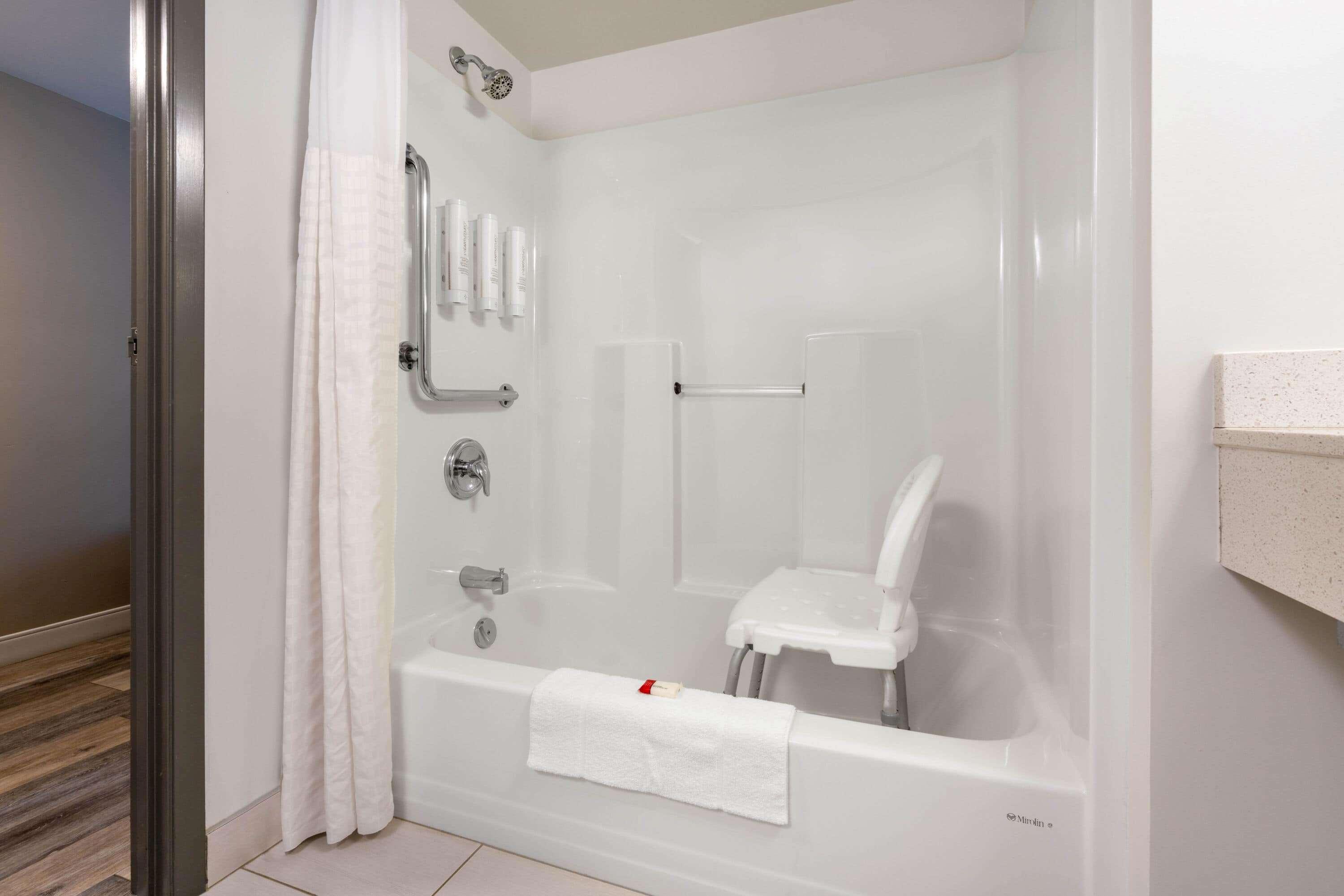 Super 8 By Wyndham Winnipeg West Bagian luar foto