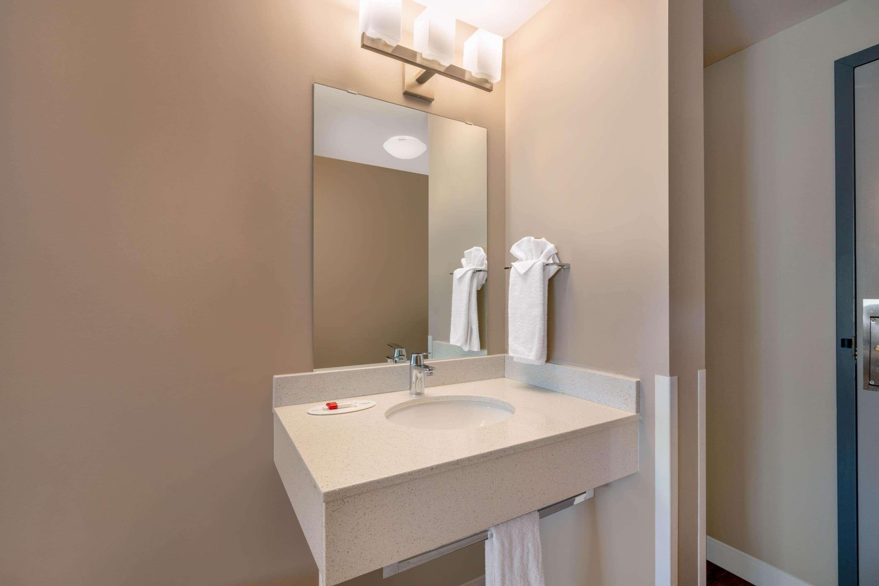 Super 8 By Wyndham Winnipeg West Bagian luar foto