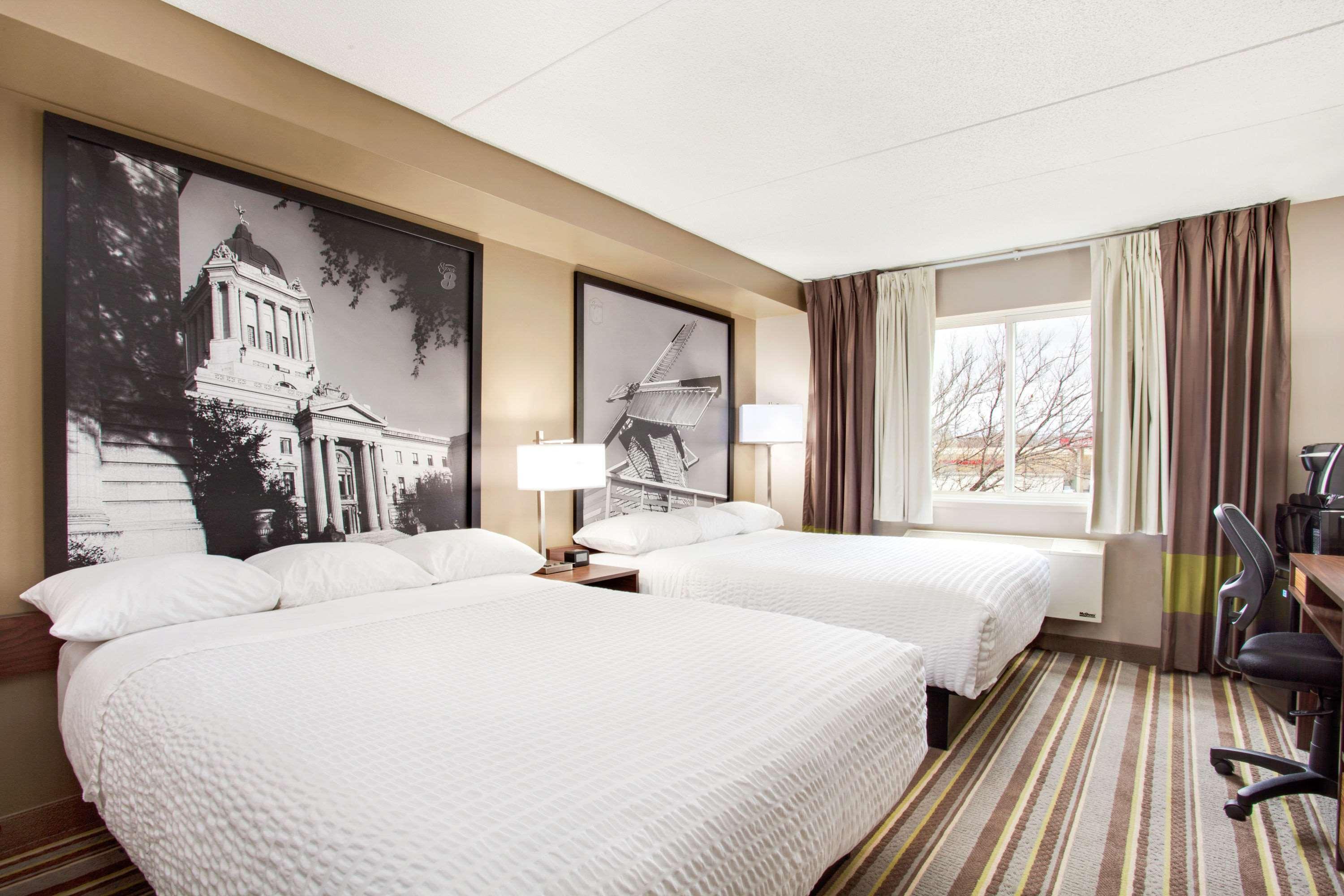 Super 8 By Wyndham Winnipeg West Bagian luar foto
