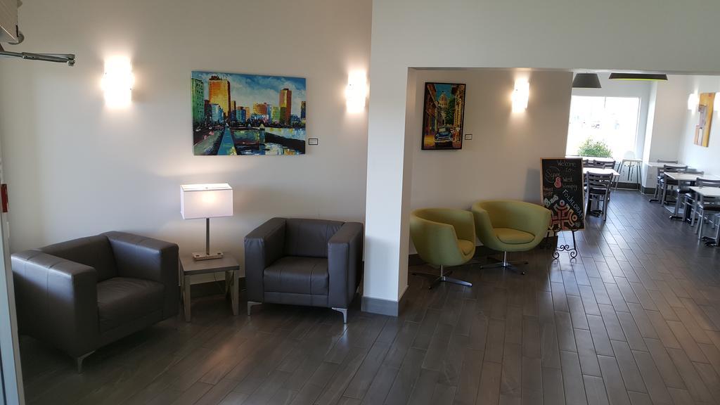 Super 8 By Wyndham Winnipeg West Bagian luar foto