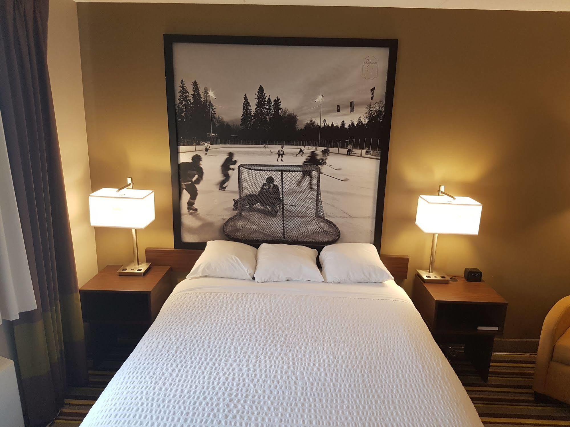 Super 8 By Wyndham Winnipeg West Bagian luar foto