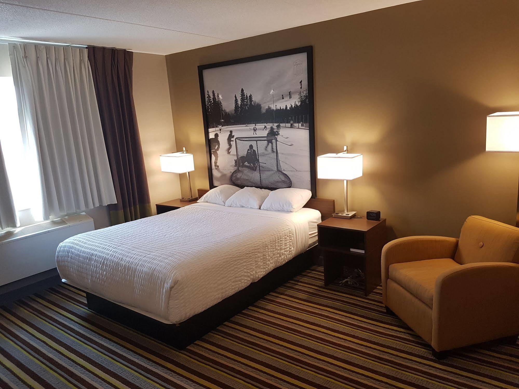 Super 8 By Wyndham Winnipeg West Bagian luar foto